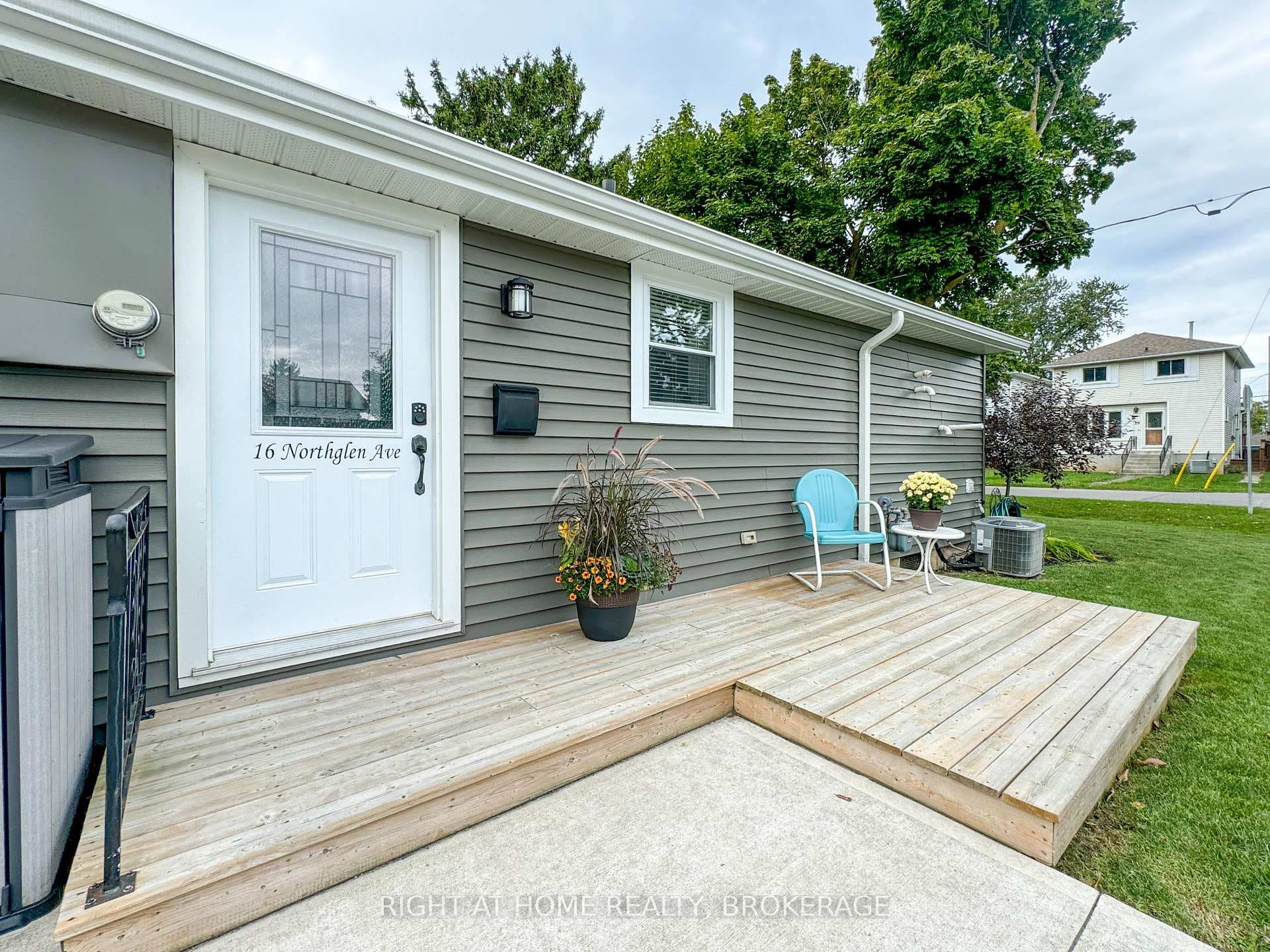 16 NORTHGLEN Avenue photo 2