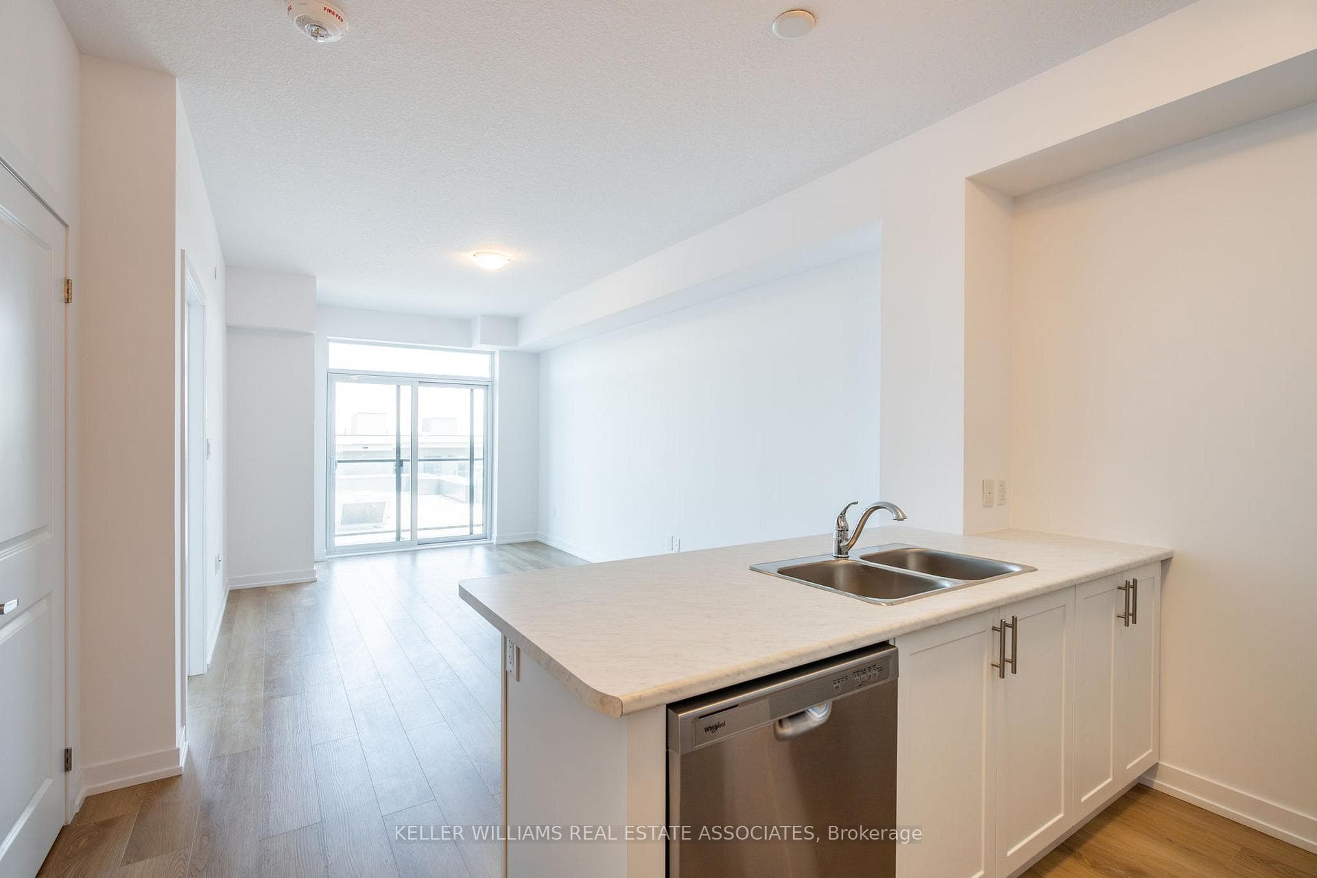 470 Dundas Street Unit 706 photo 5