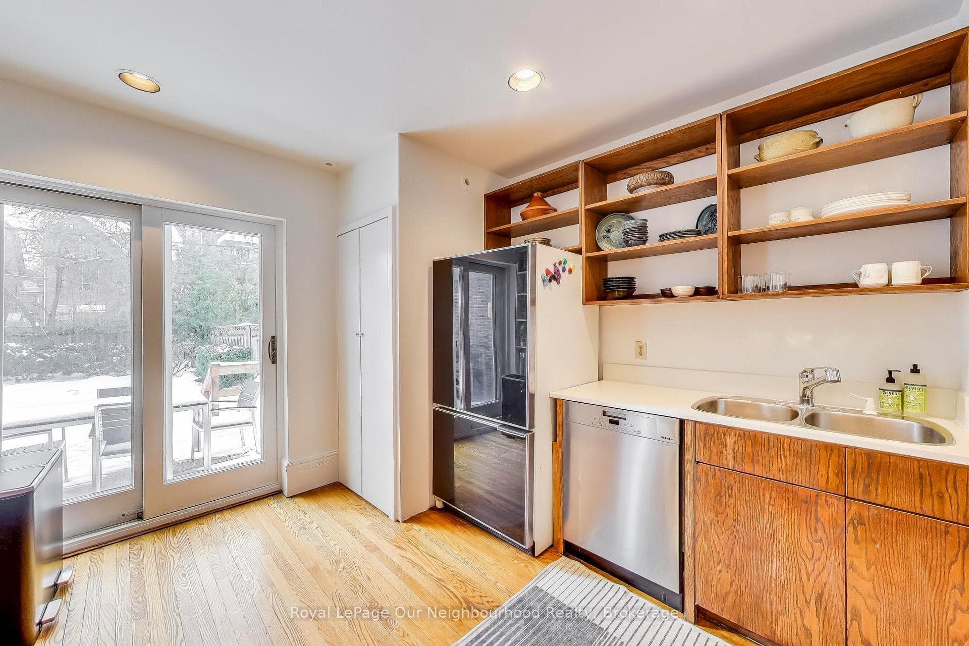 64 Kendal Avenue photo 11
