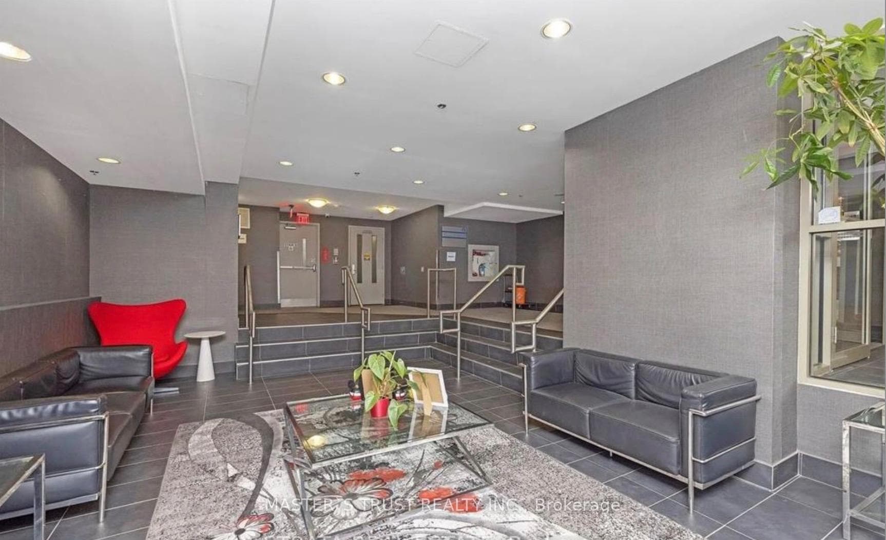 812 Lansdowne Avenue Unit 302 photo 3