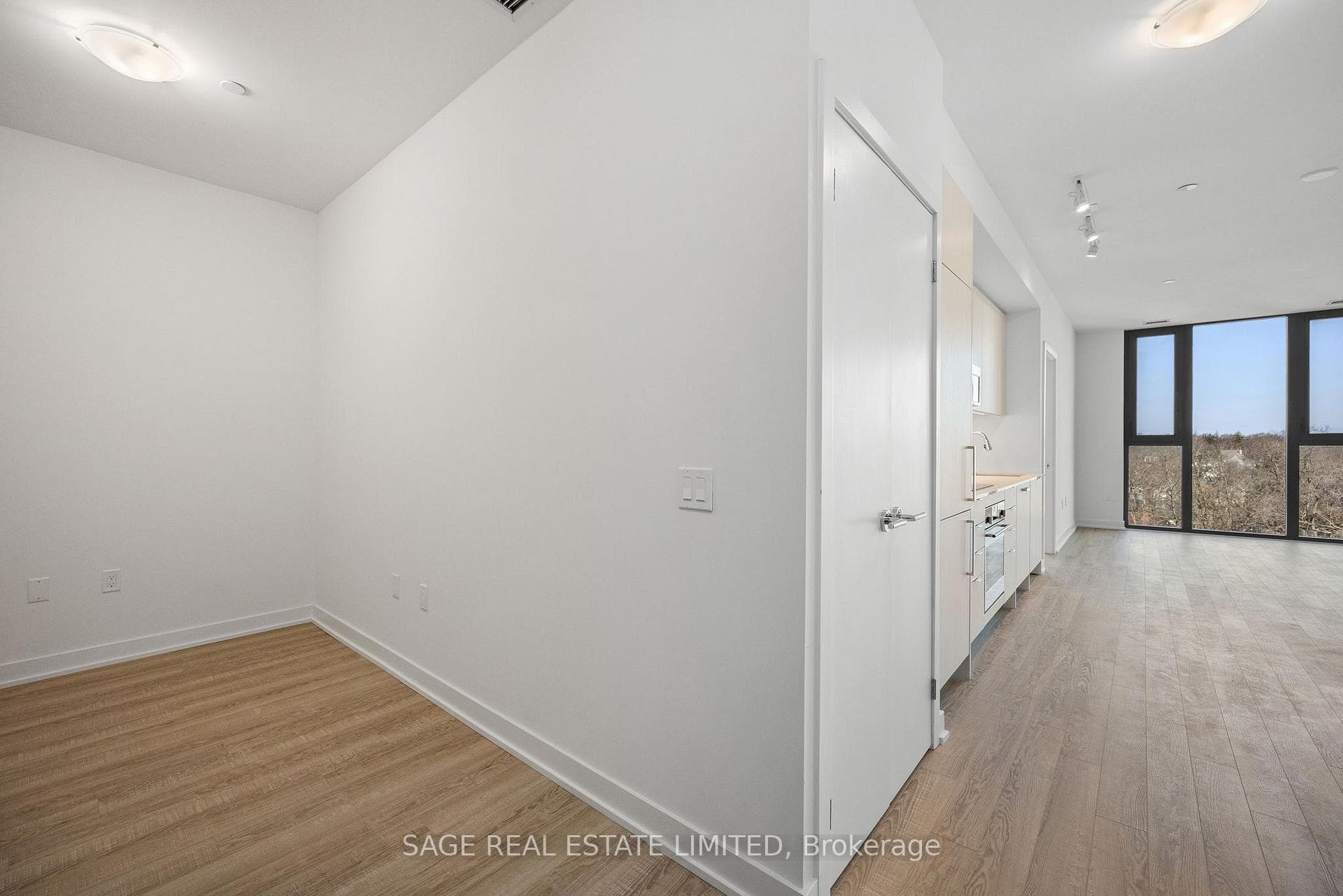 250 Lawrence Avenue Unit 704 photo 8