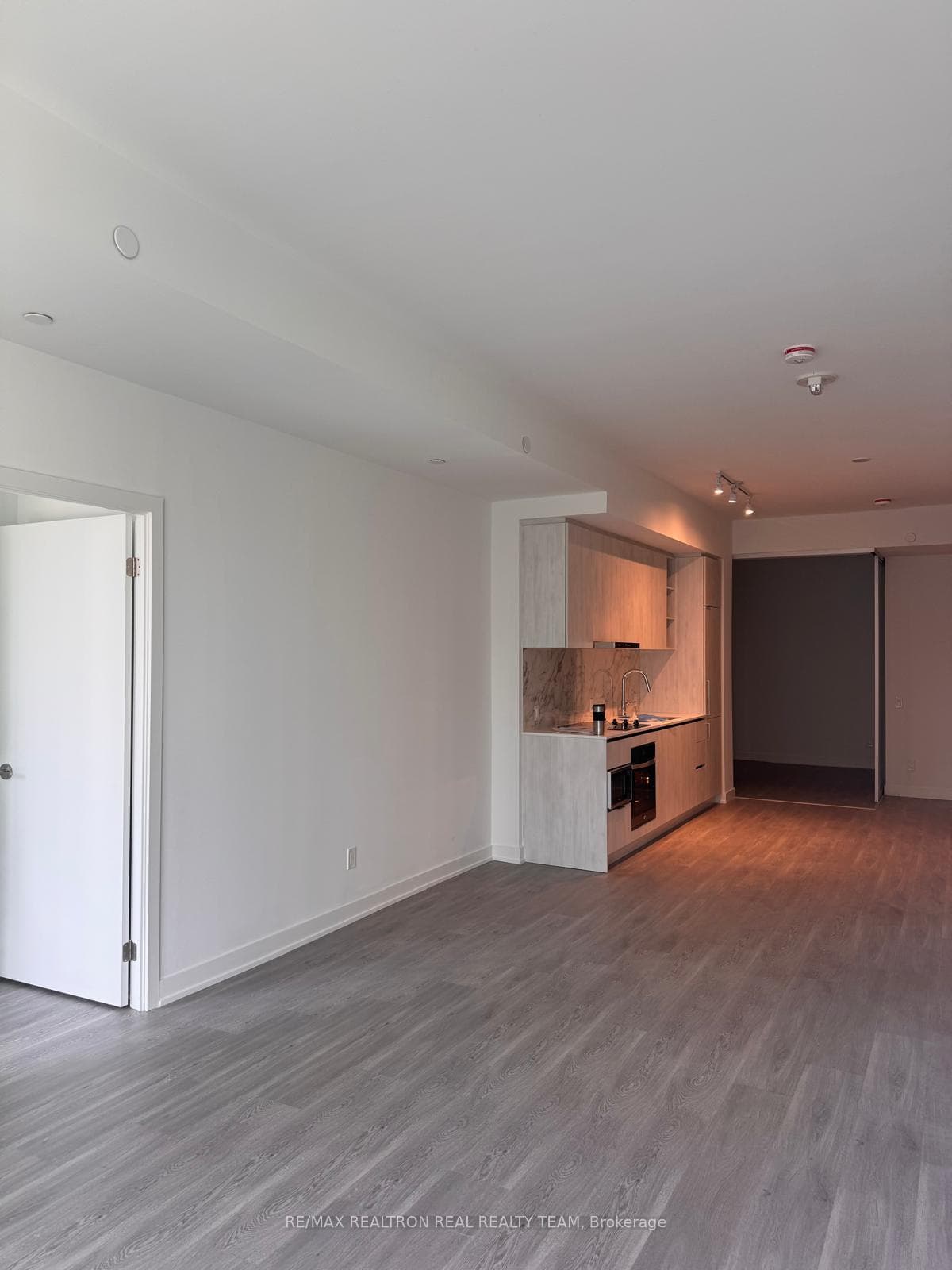 8 Wellesley Street Unit 607 photo 14