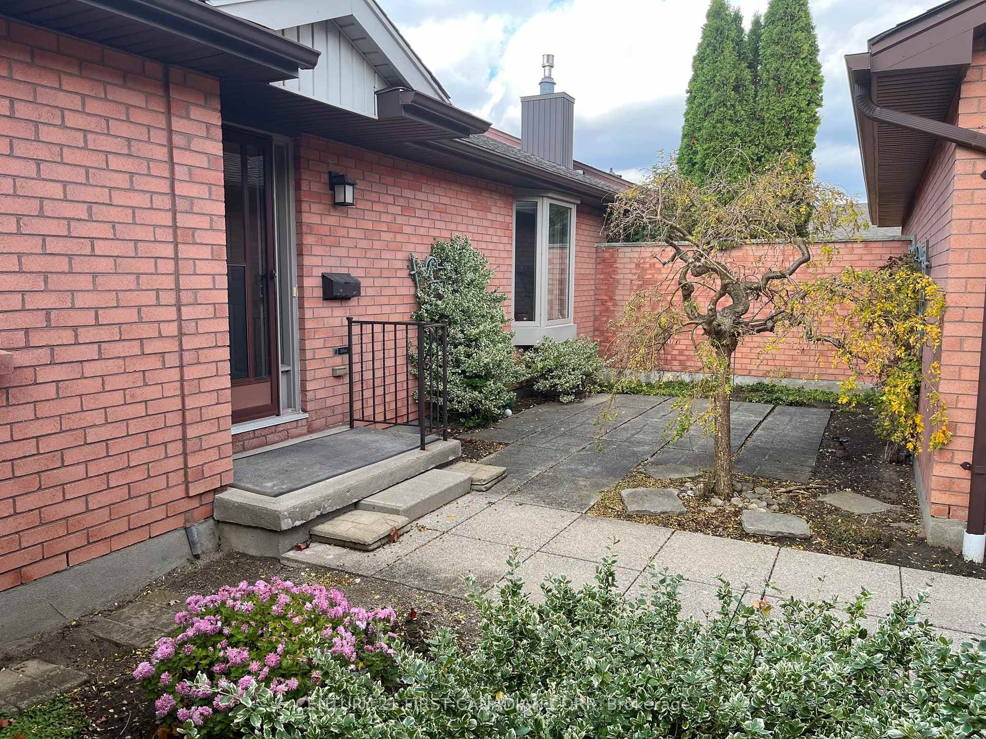 55 FIDDLERS GREEN Road Unit 2 photo 4