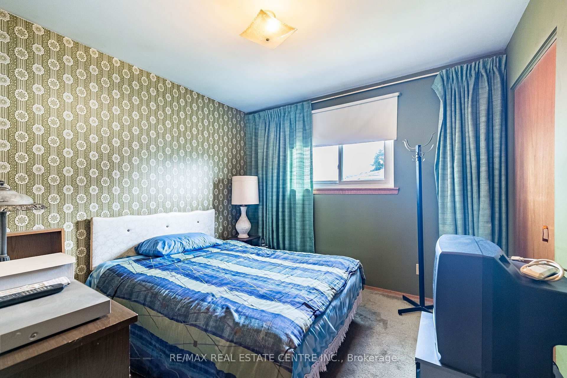 940 Bloor Street photo 21