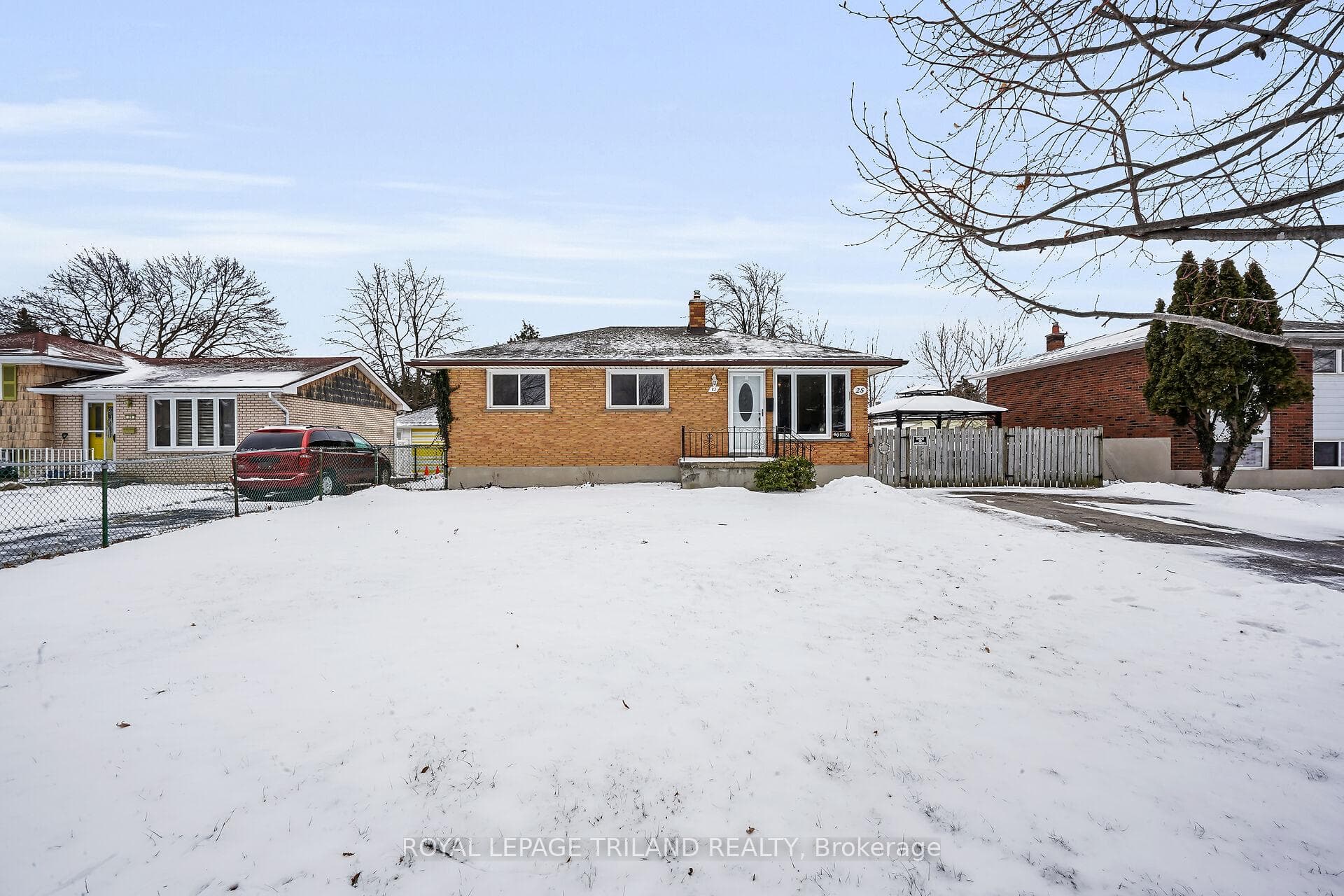 25 Hawkesbury Avenue photo 3