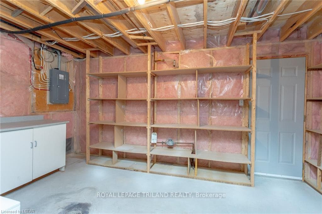 18 EDGEWELL Crescent photo 34