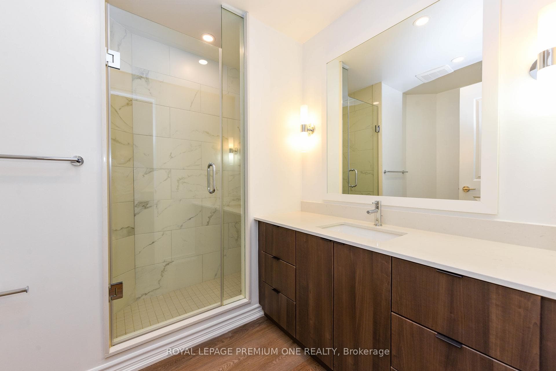 571 Prince Edward Drive Unit 409 photo 3