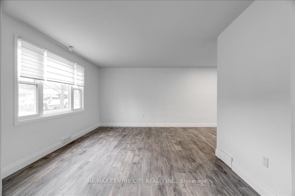 549 Victoria Street photo 6