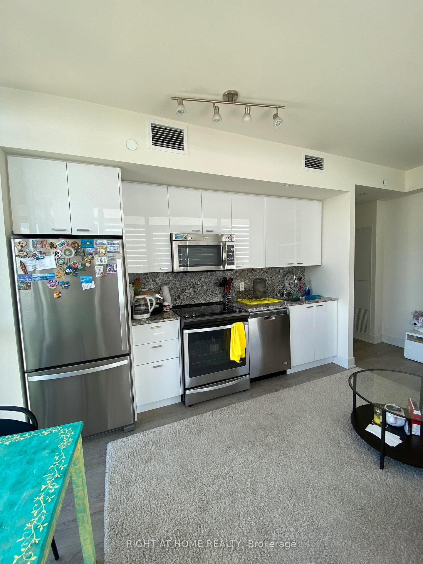 30 ROEHAMPTON Avenue Unit 2802 photo 2