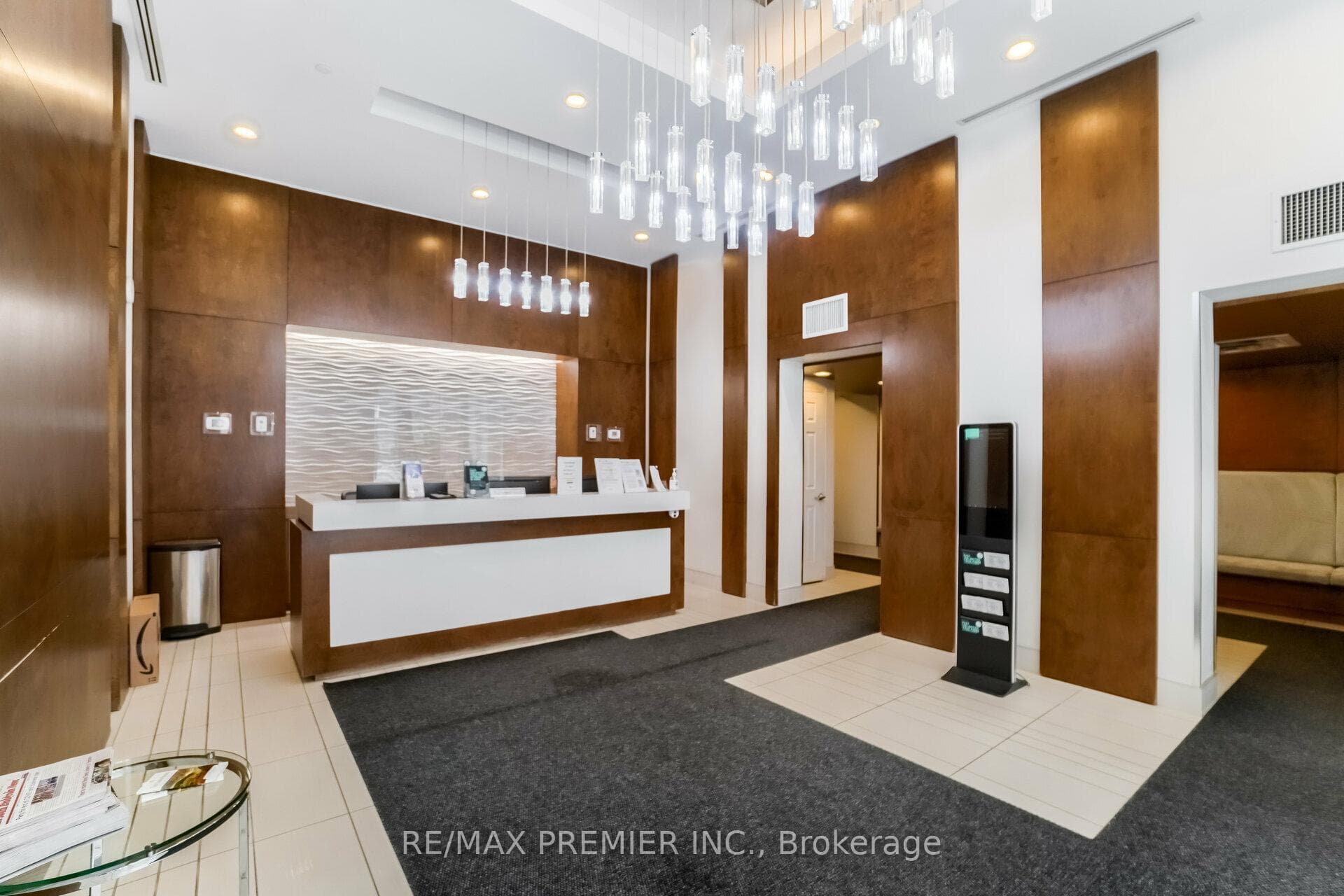2212 Lake Shore Boulevard Unit 303 photo 3