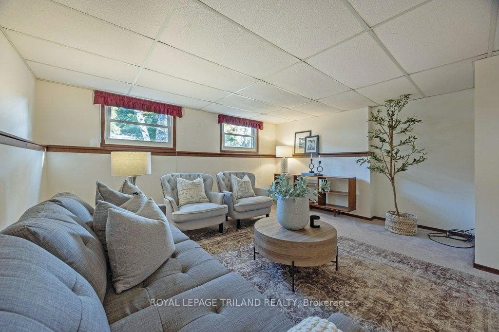 1673 Aldersbrook Road photo 25