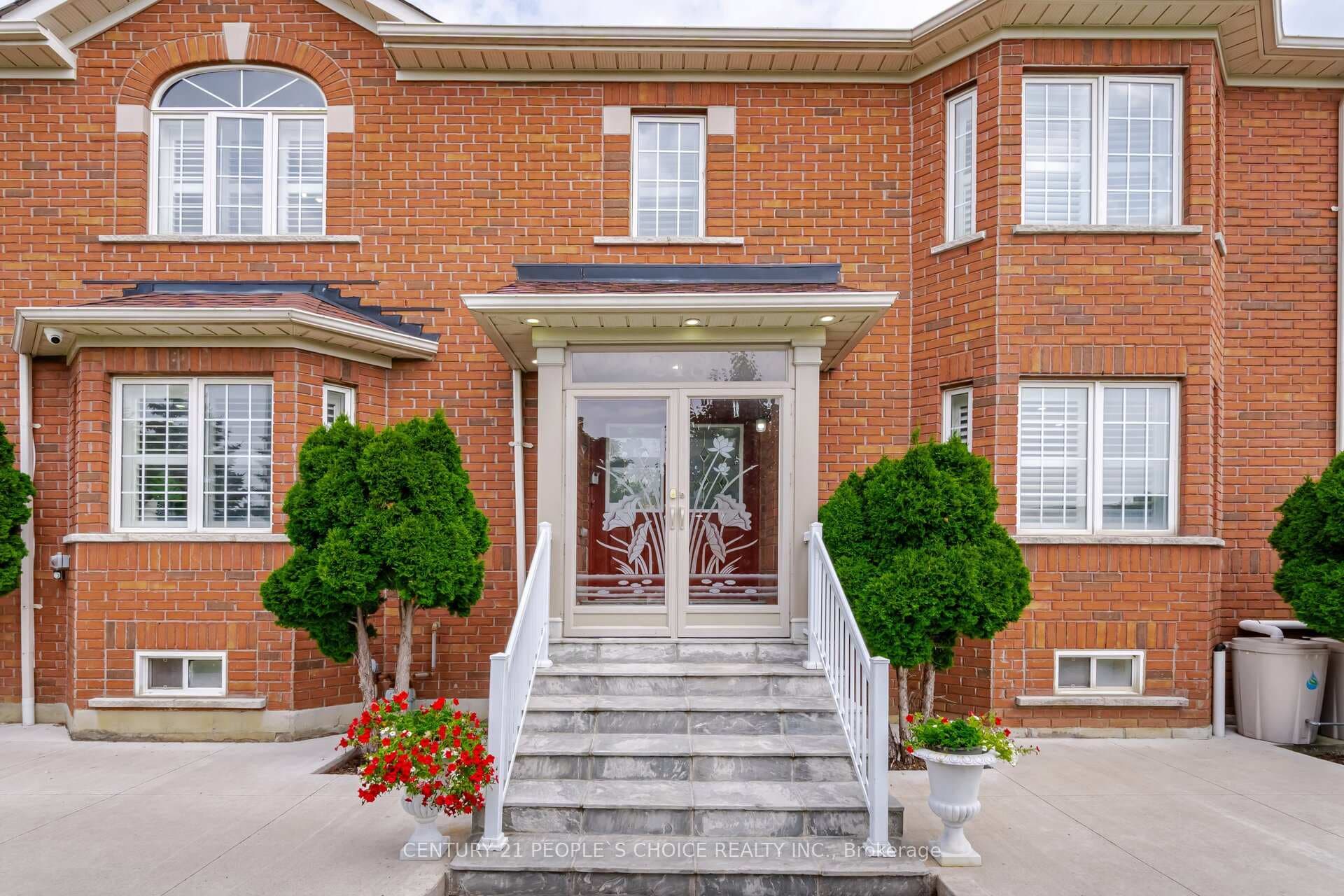 248 Westway Crescent photo 4