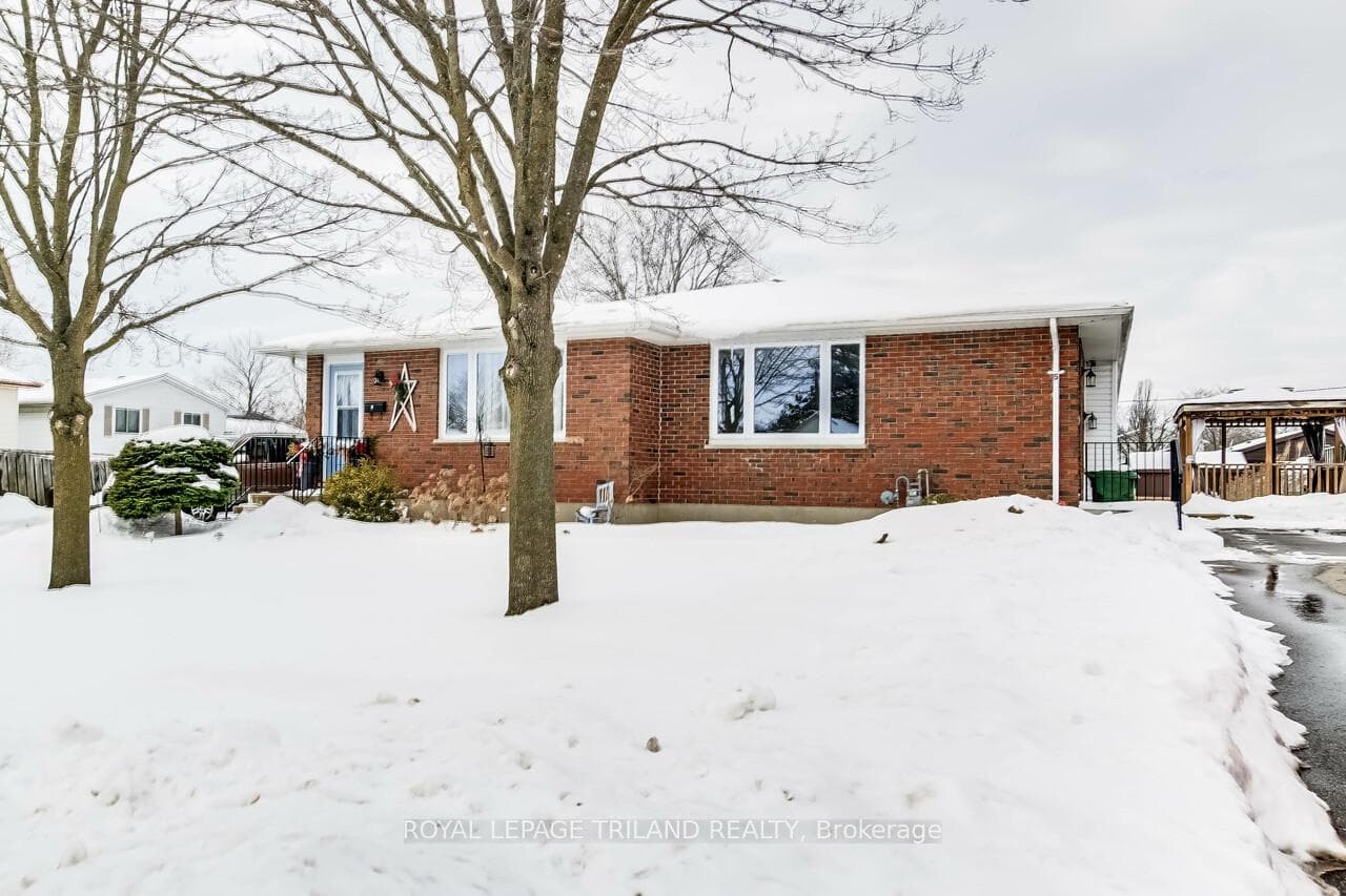 5 Vanier Place photo 1