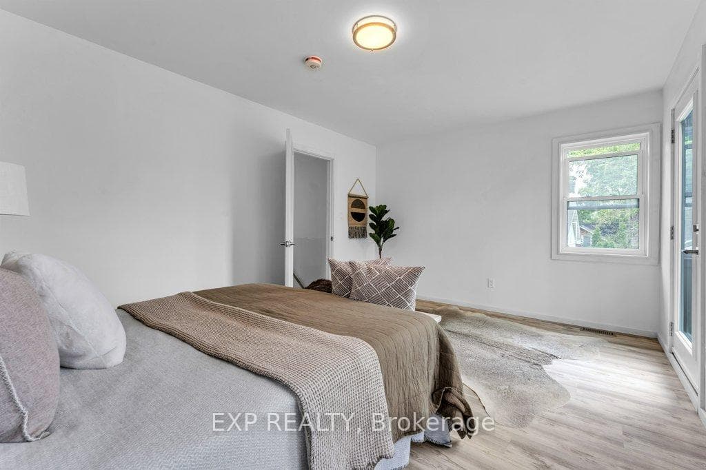 164 Henry Street photo 20