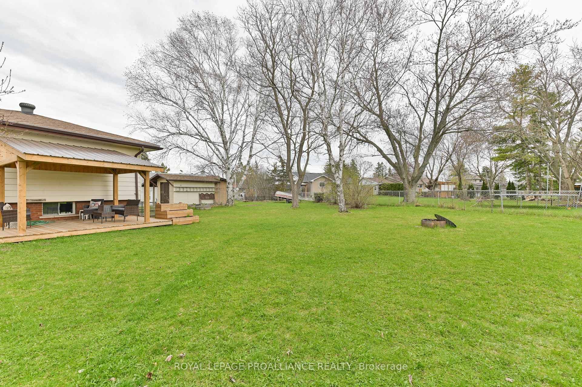 16 Thurlow Drive photo 34