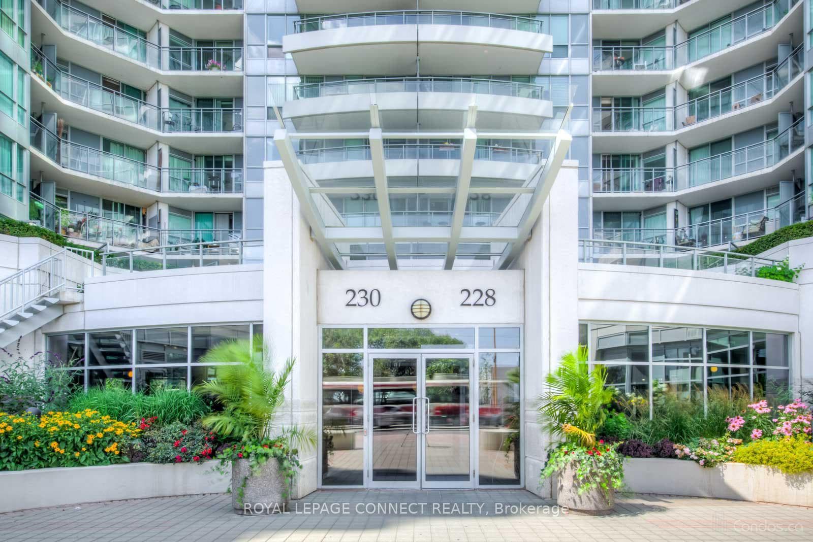 228 Queens Quay Unit 1811 photo 3