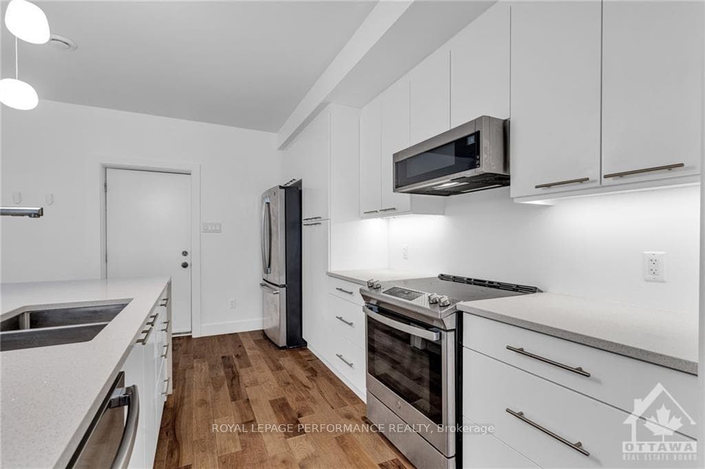 52 STIRLING Avenue photo 9