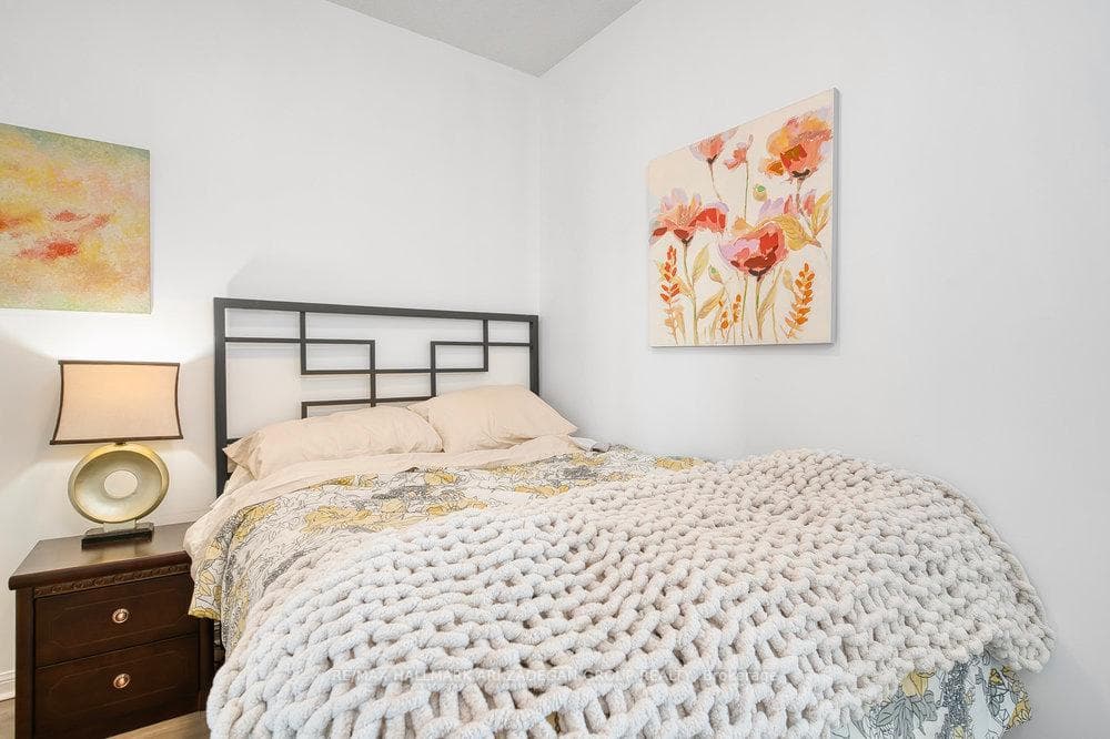 230 Queens Quay Unit 1518 photo 23