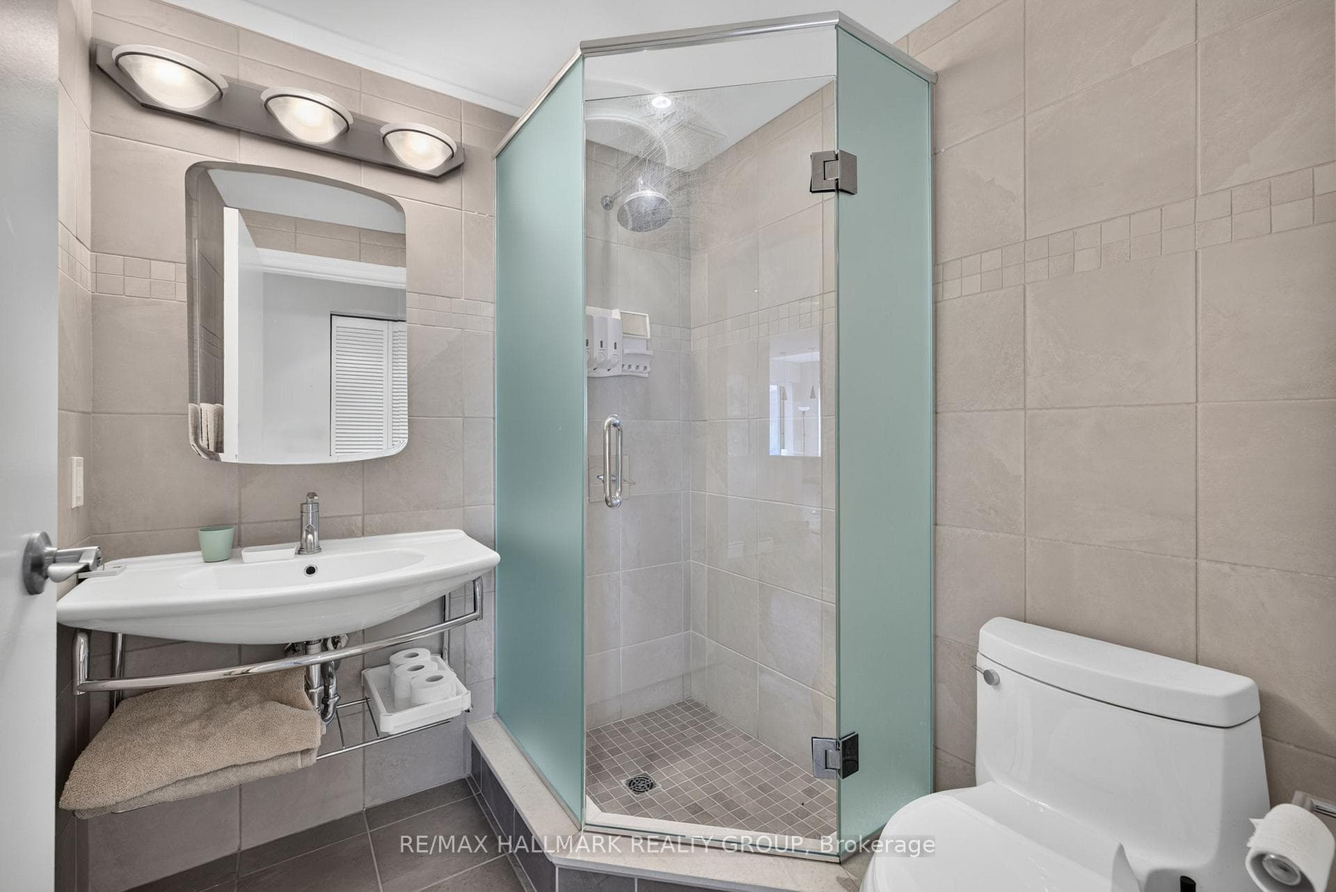 90 George Street Unit 1301 photo 21