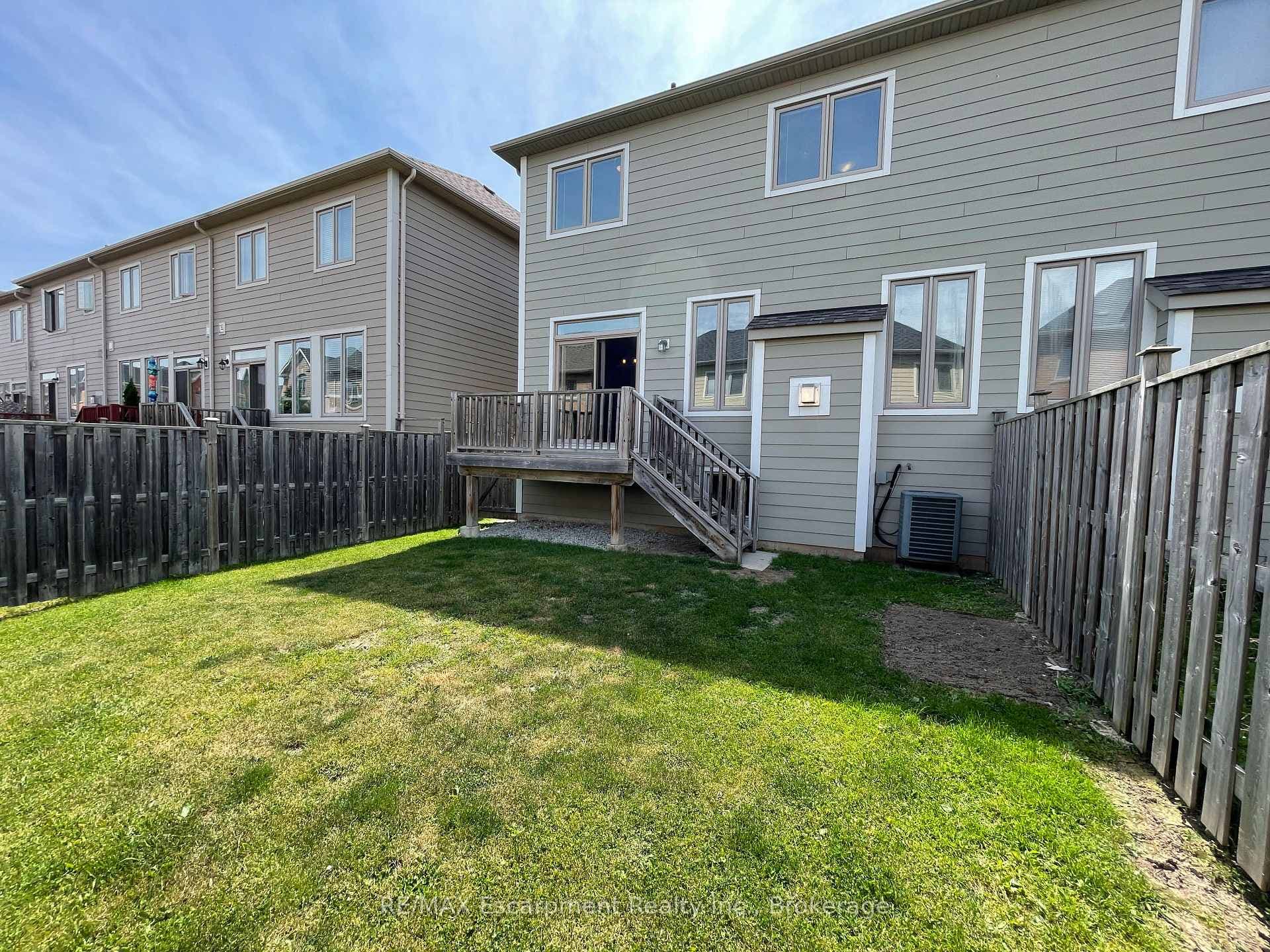 113 DONOVAN Heights photo 27