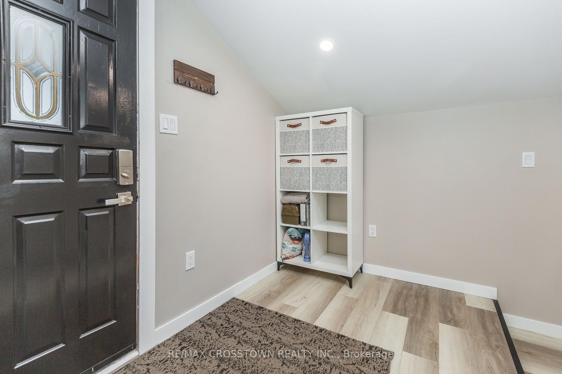281 Elizabeth Street photo 12
