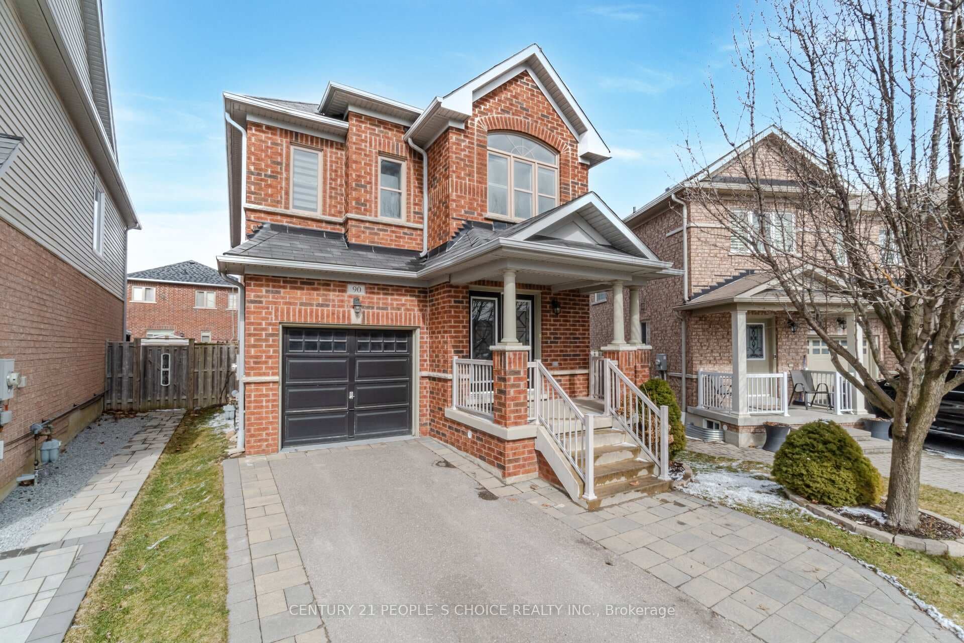90 Vera Lynn Crescent photo 2