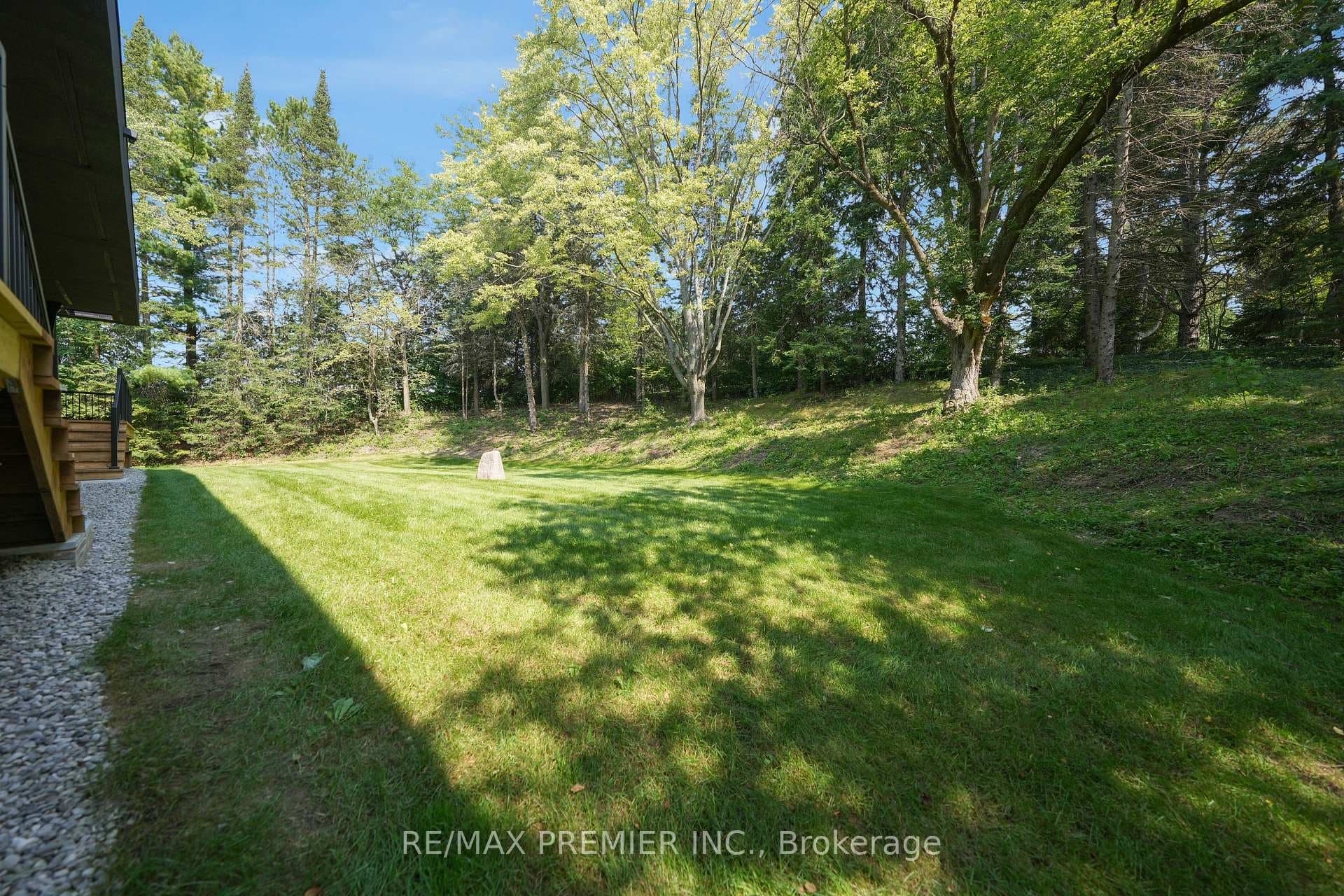 350 Kingscross Drive photo 38