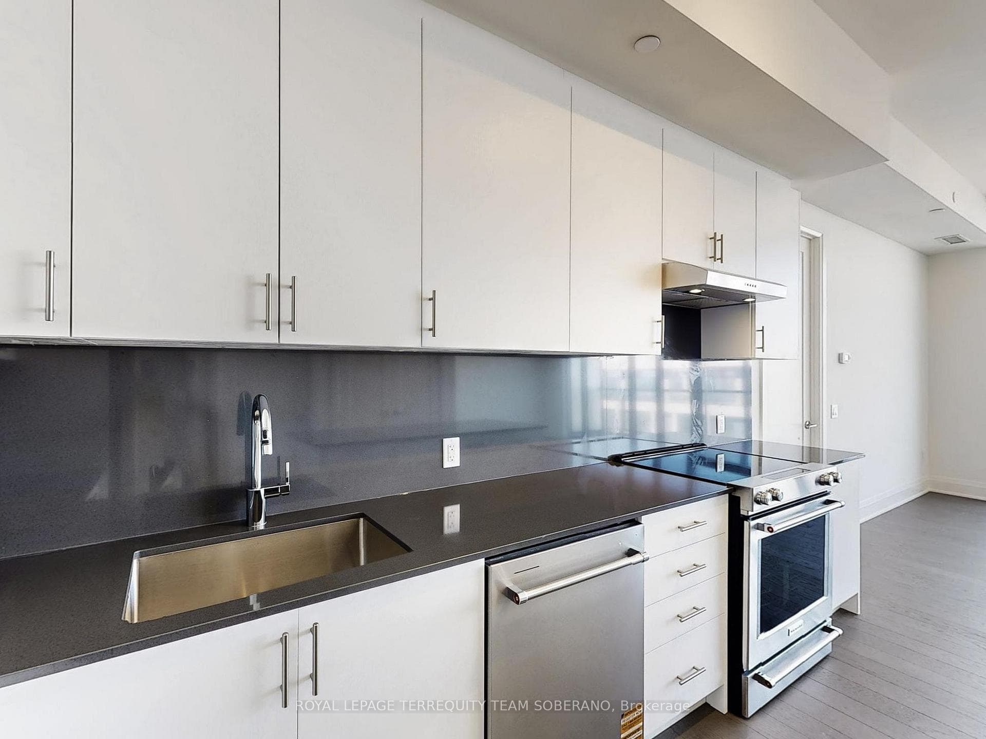 8960 Jane Street Unit PH109 photo 14