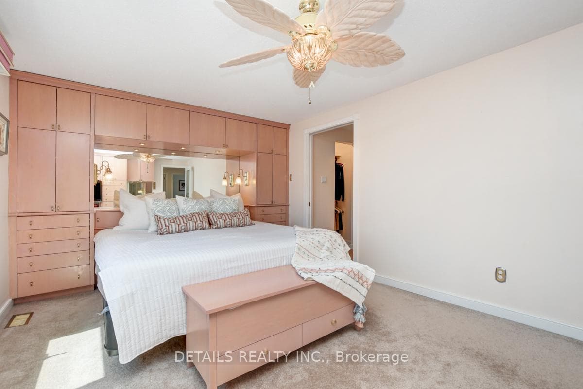 4388 Whittaker Crescent photo 26