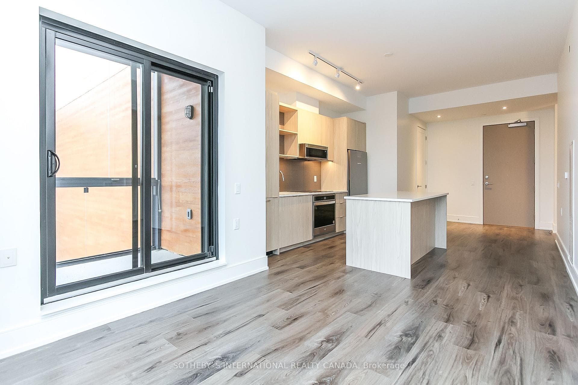 185 Dunlop Street Unit 919 photo 3