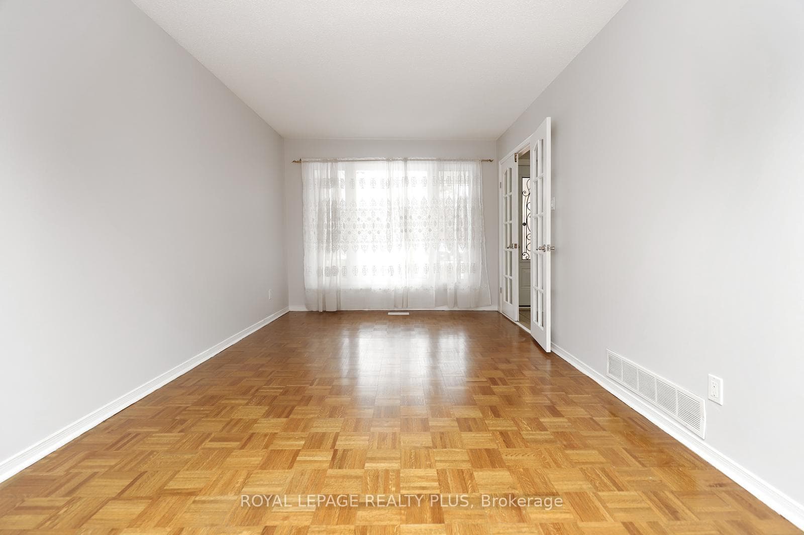 1086 Hedge Drive photo 5
