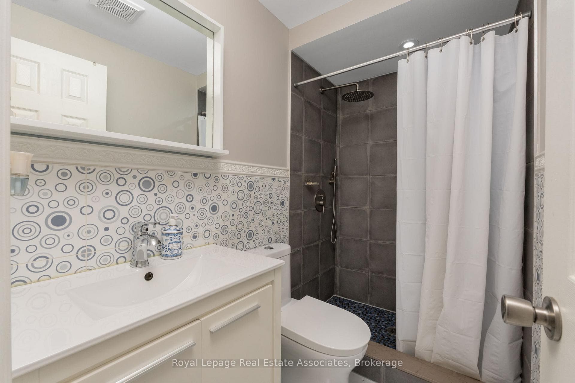 28 Newby Court photo 36