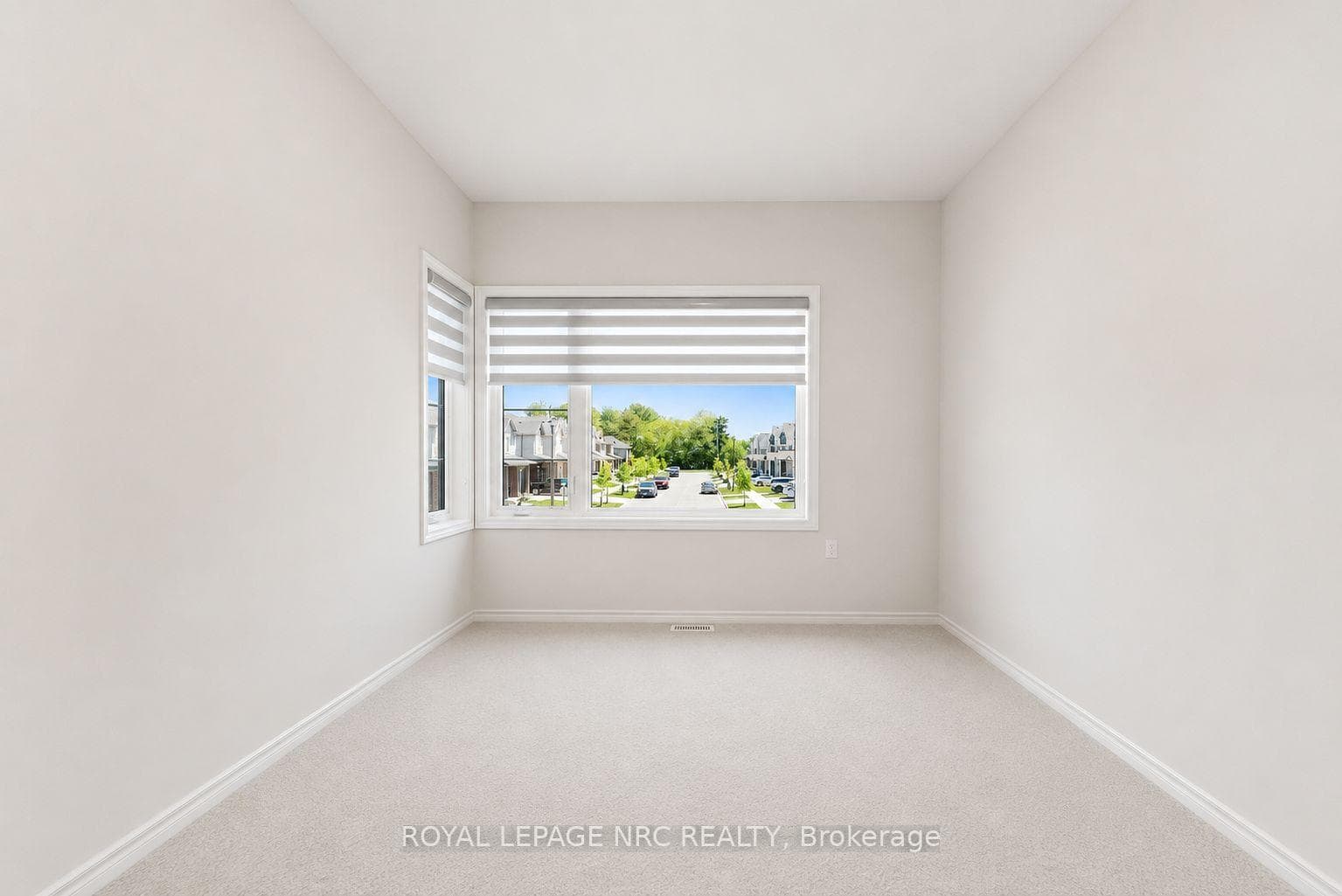 12 Swan Avenue photo 21