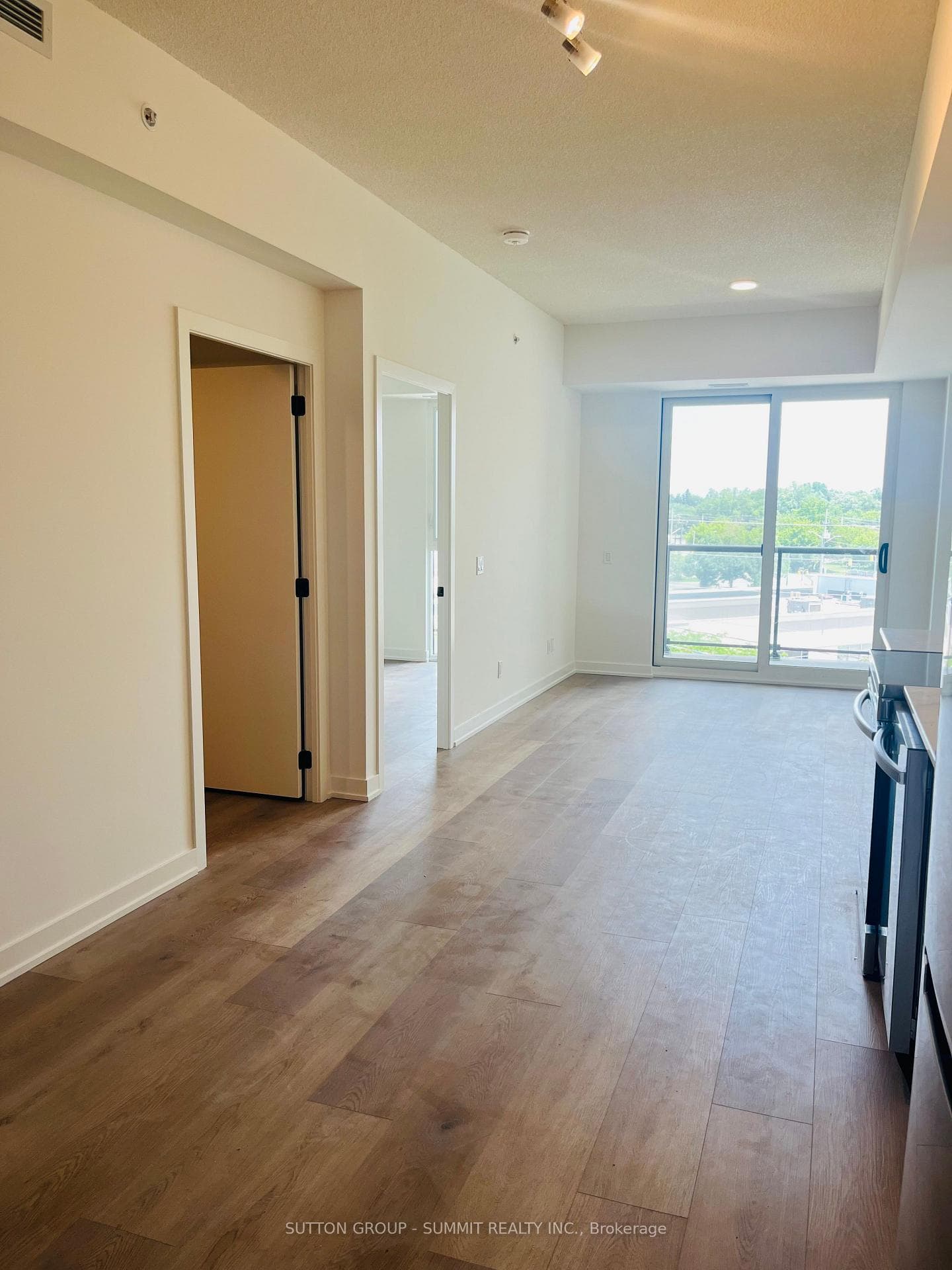 33 ERIE Avenue Unit 402 photo 17