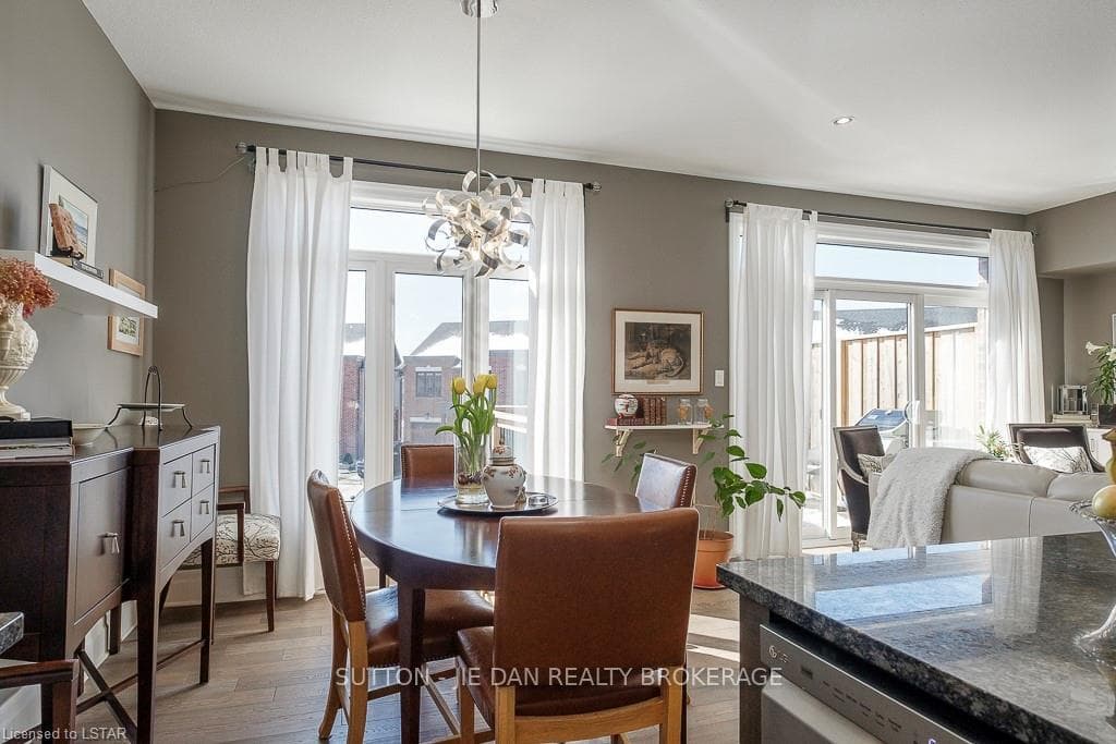 555 SUNNINGDALE Road Unit 3 photo 10