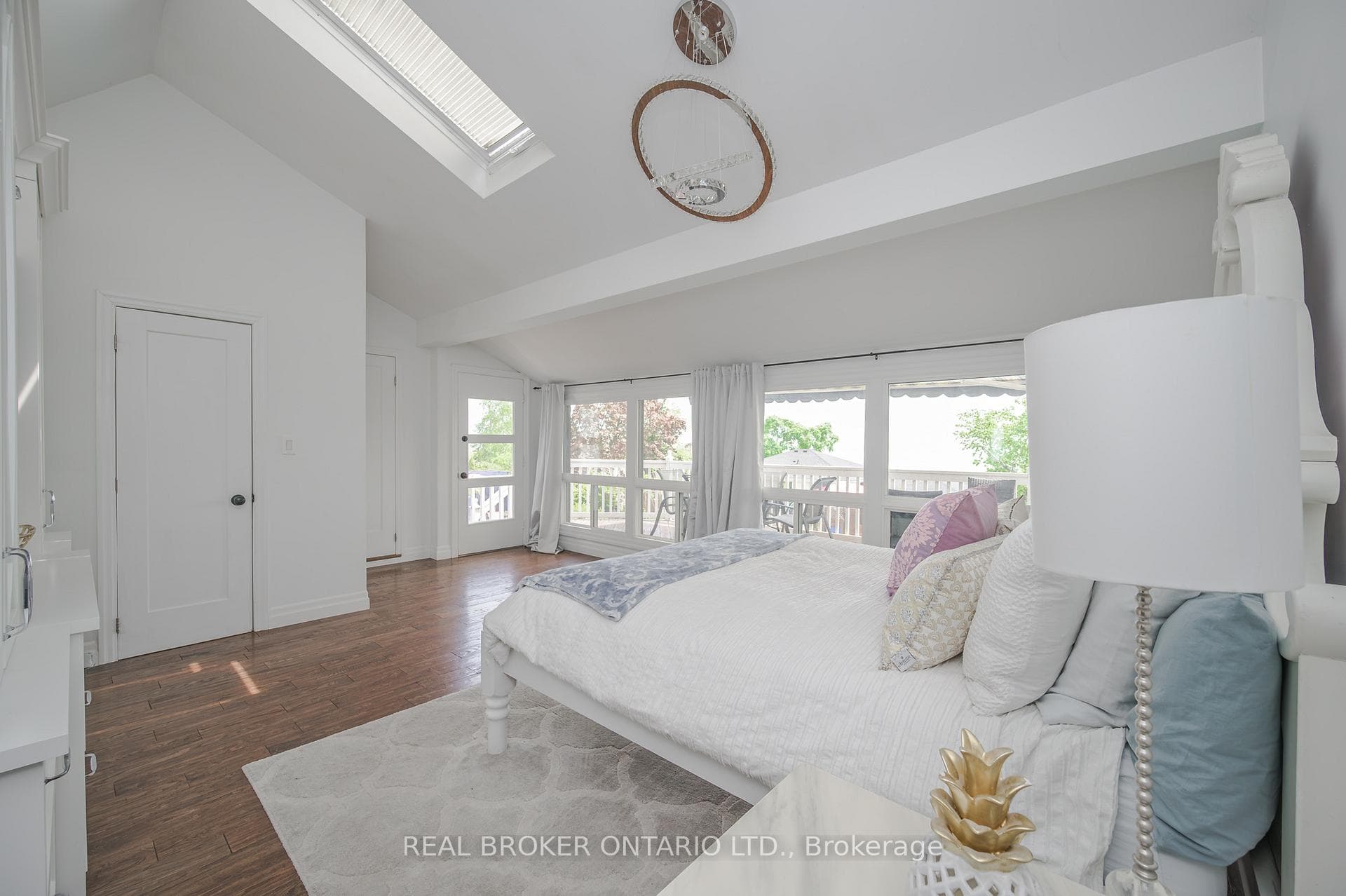 408 North Shore Boulevard photo 14