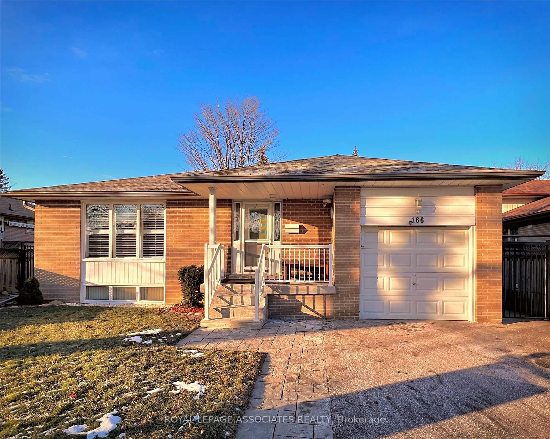 166 Lynnbrook Drive Unit Main photo 1
