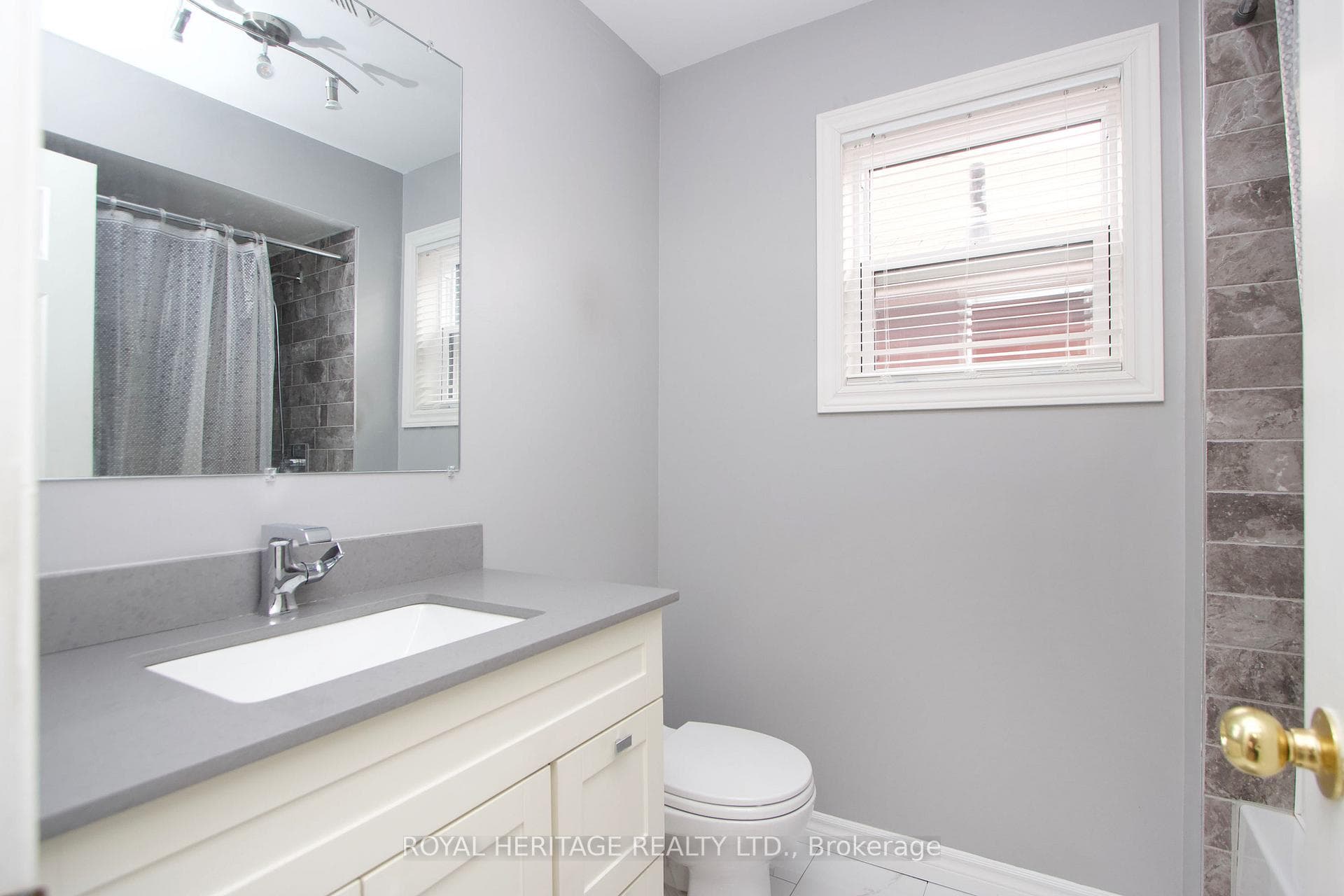 92 Booth Crescent photo 15