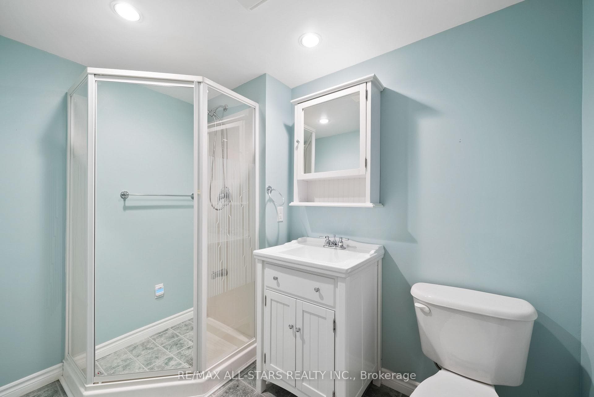 395 Waterbury Crescent photo 27