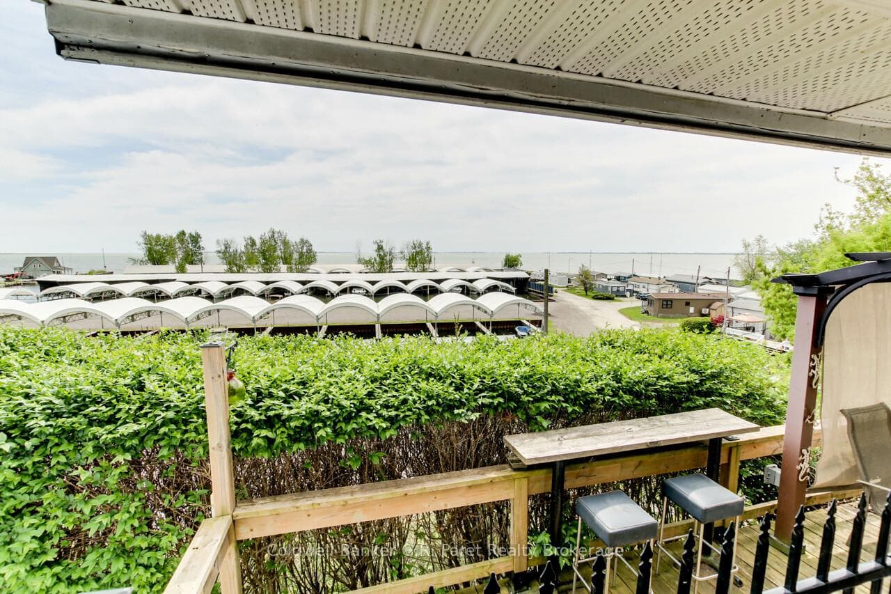Overlook bar.
