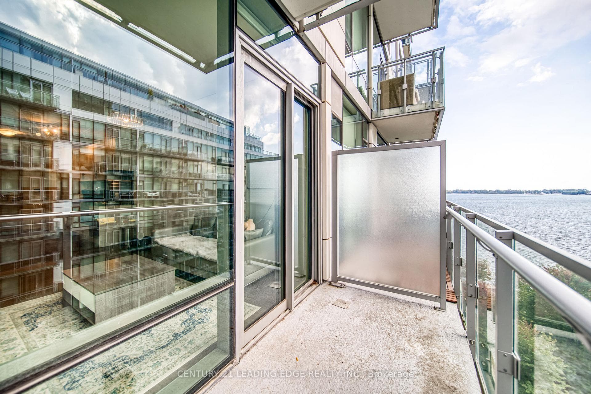 39 Queens Quay Unit 828 photo 16