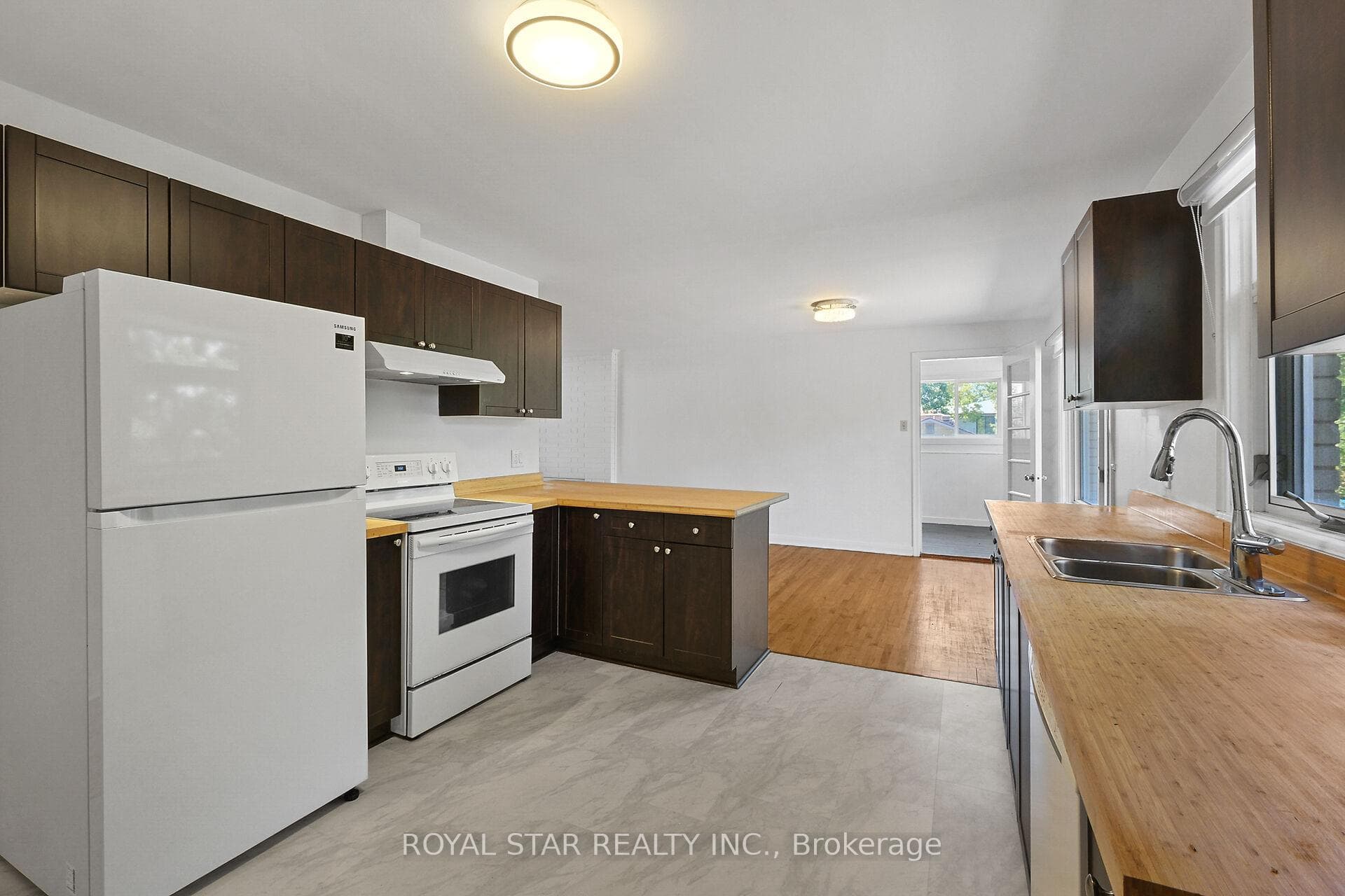 10 Delong Drive photo 18