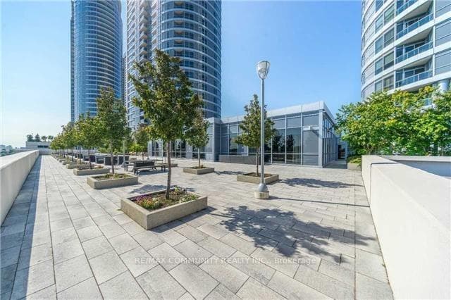 181 Village Green Square Unit 2821 photo 16
