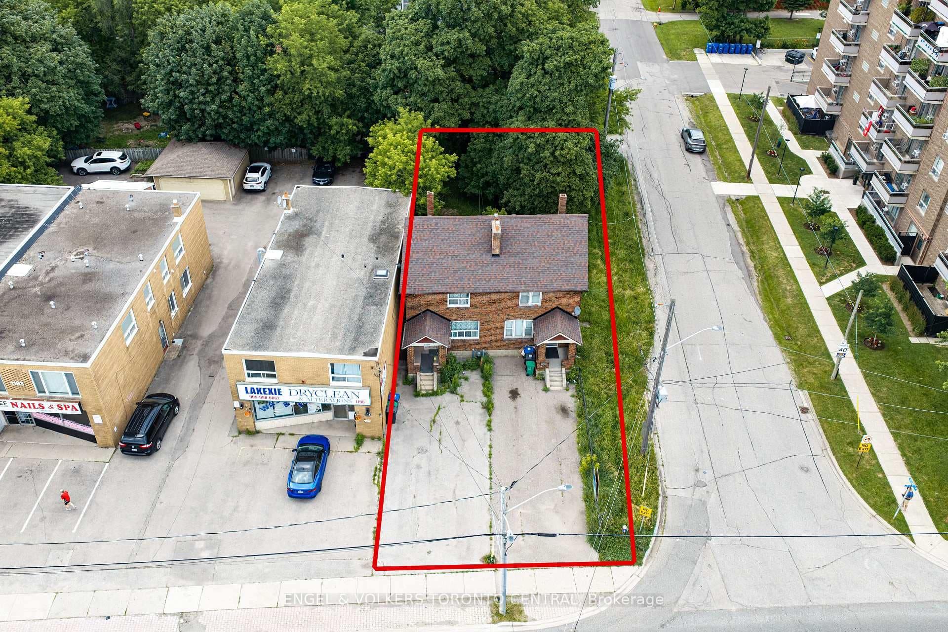 1199 & 1201 Lakeshore Road photo 3