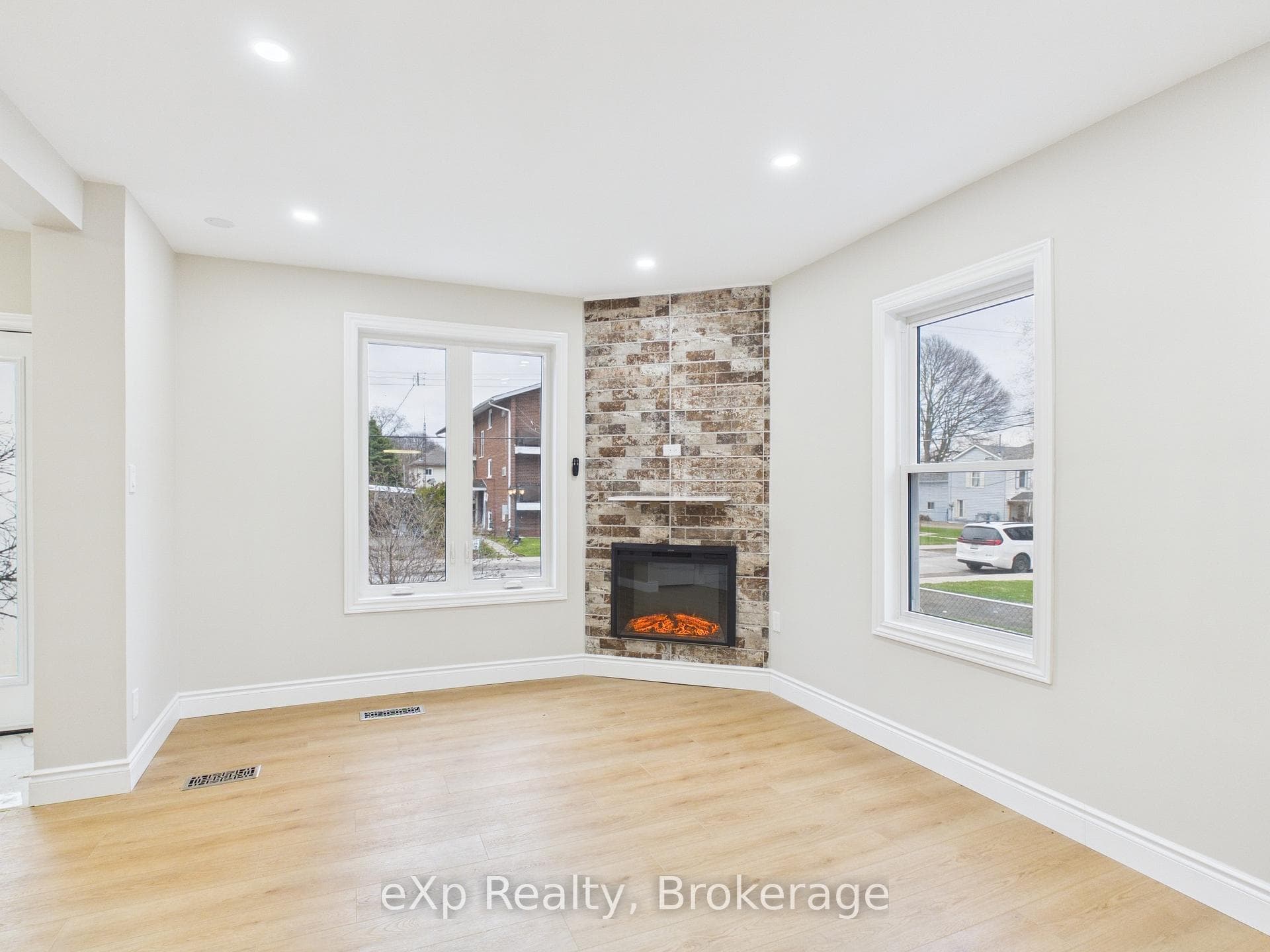 276 Foster Avenue photo 10