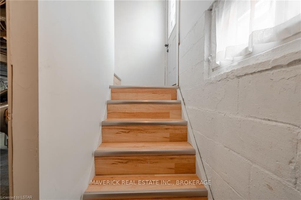 82 SPRINGBANK Drive photo 21