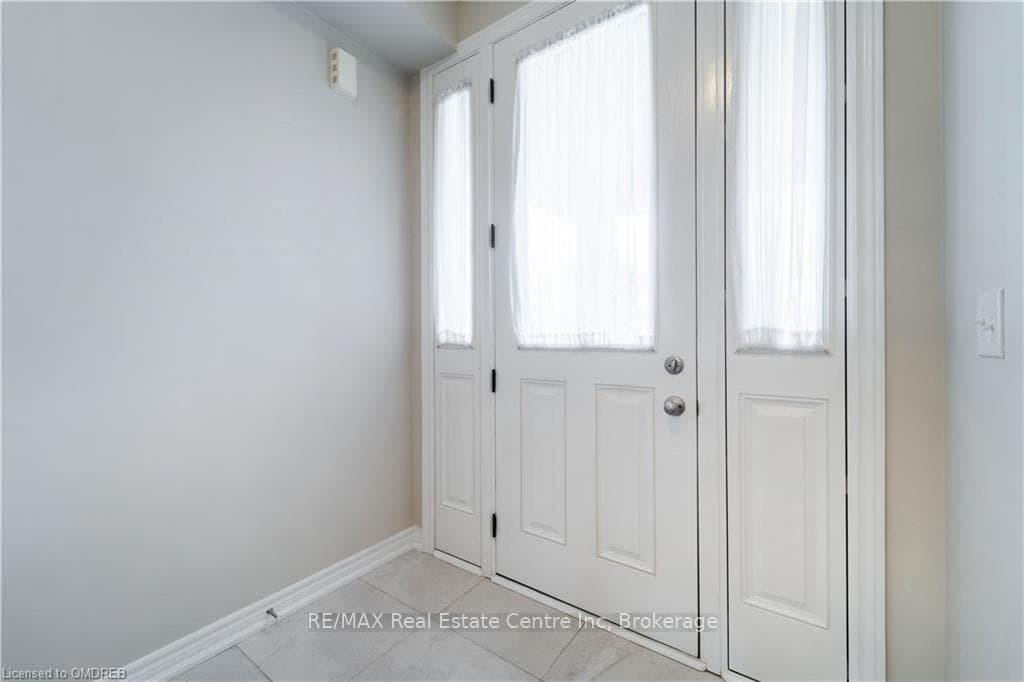 92 NARBONNE Crescent photo 3