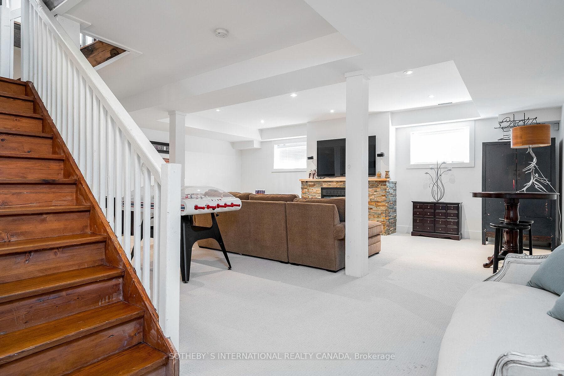 129 Snowbridge Way photo 36