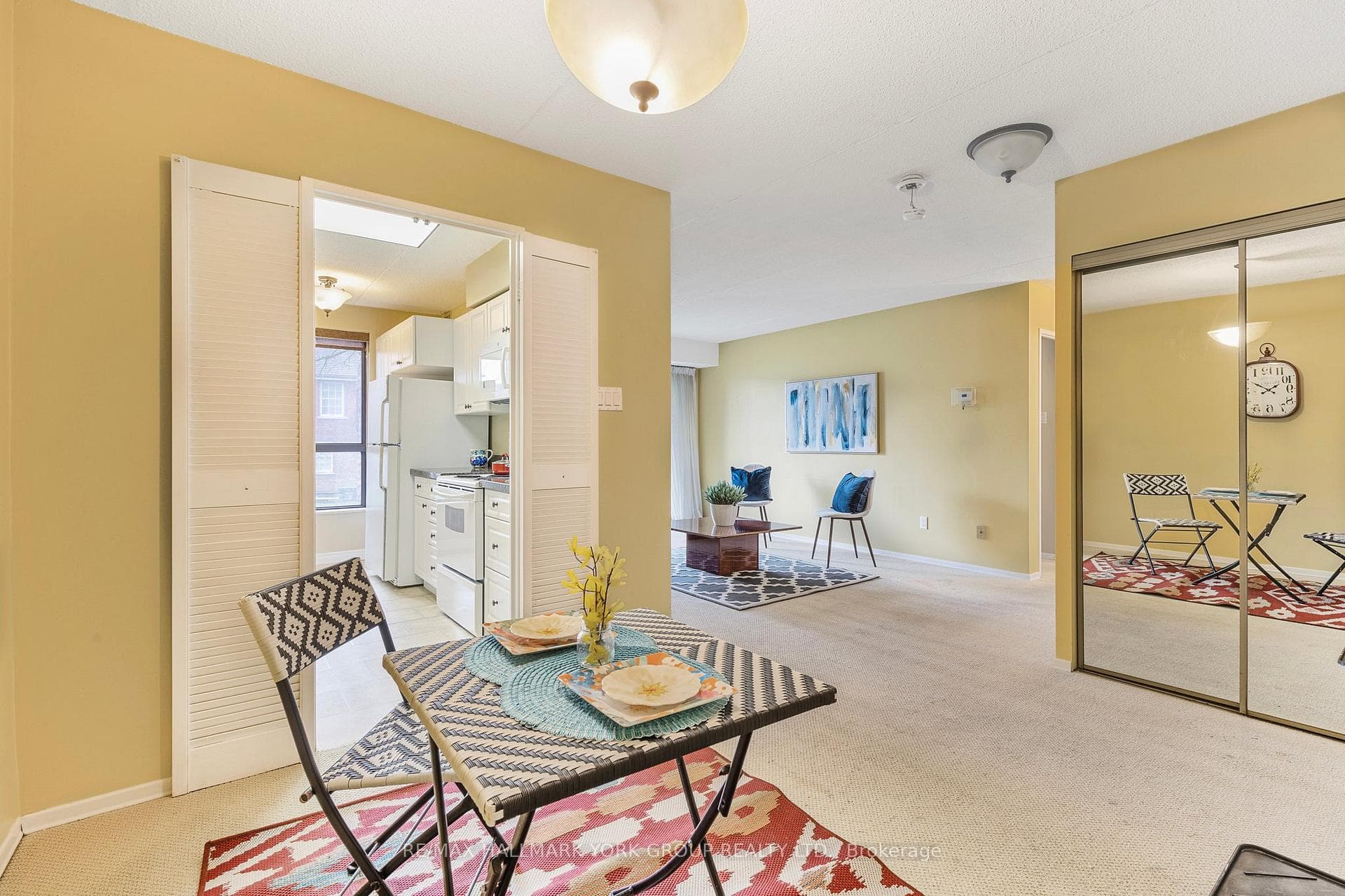 15390 Yonge Street Unit 202 photo 8
