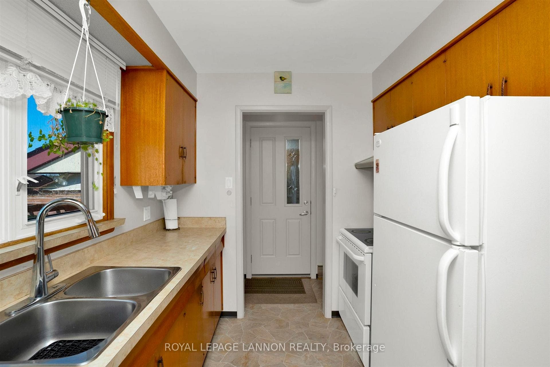 429 Elliott Street photo 15